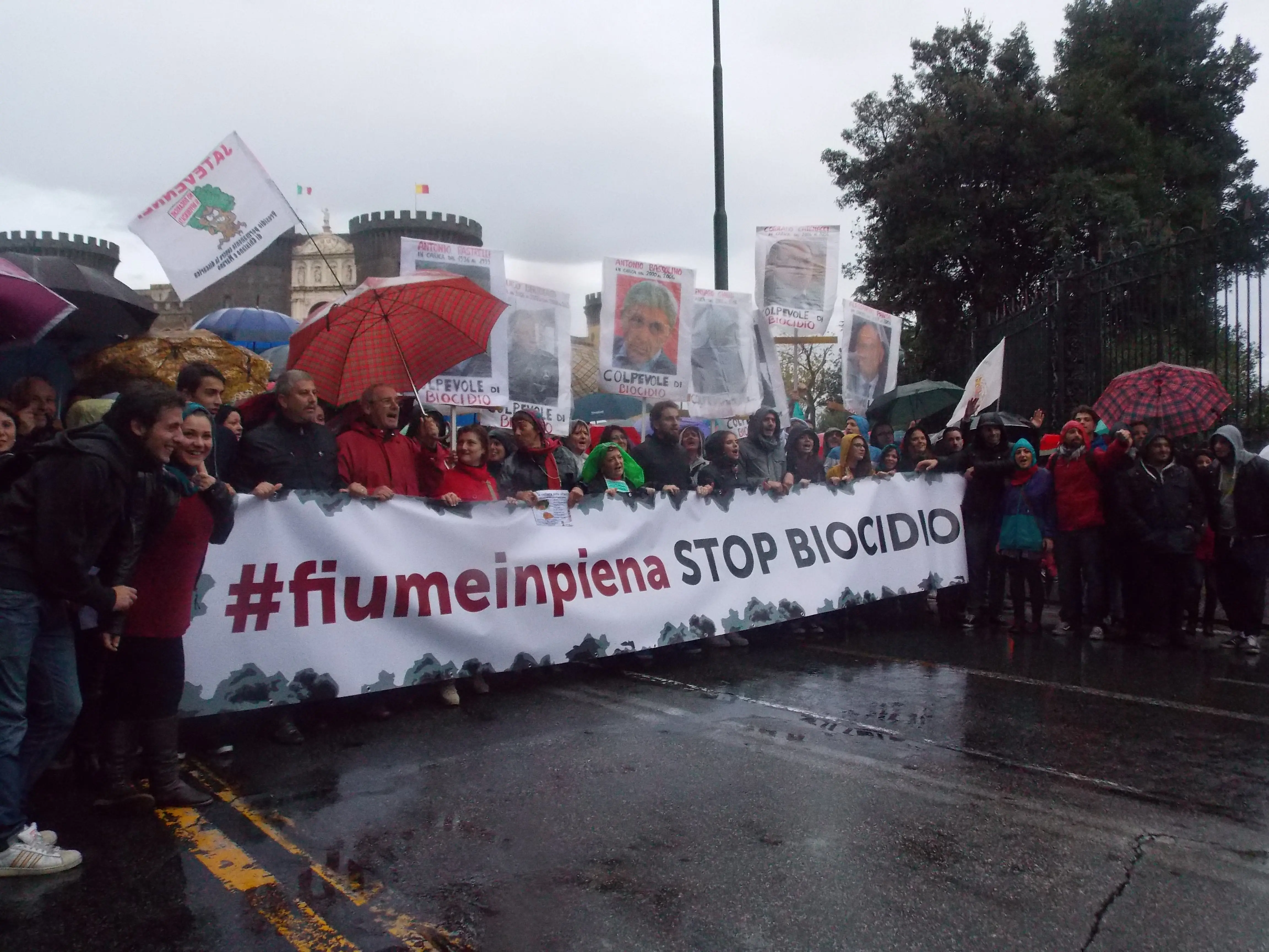 Napoli e la Terra dei Fuochi, un #Fiumeinpiena per dire sì alla vita [Photogallery]