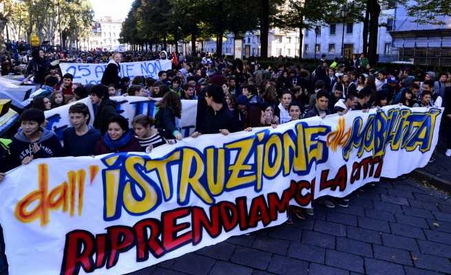 Studenti in piazza in molte città italiane. Consegnata lettera al ministro Carrozza