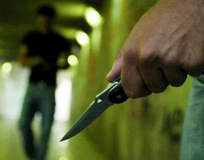 Napoli: giovane di 24 anni accoltellato durante una rapina