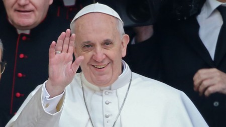 Il monito di Papa Francesco: «Chi dona alla Chiesa e ruba allo Stato è un corrotto»