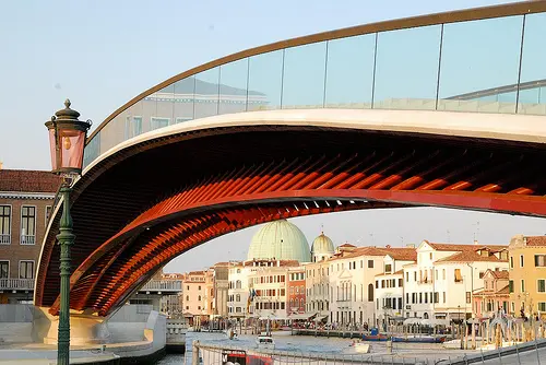 Venezia: ovovia sul ponte della Costituzione