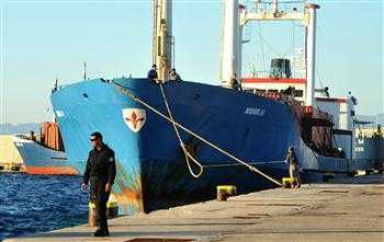 La guardia costiera greca ha fermato un'imbarcazione nell'Egeo con a bordo 20,000 kalashnikov