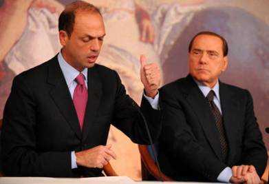 Berlusconi contro Alfano e senatori pro governo Letta: "Finirete come Fini"
