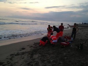 Cadavere di una neonata ritrovato in spiaggia ad Eboli, mistero sui genitori