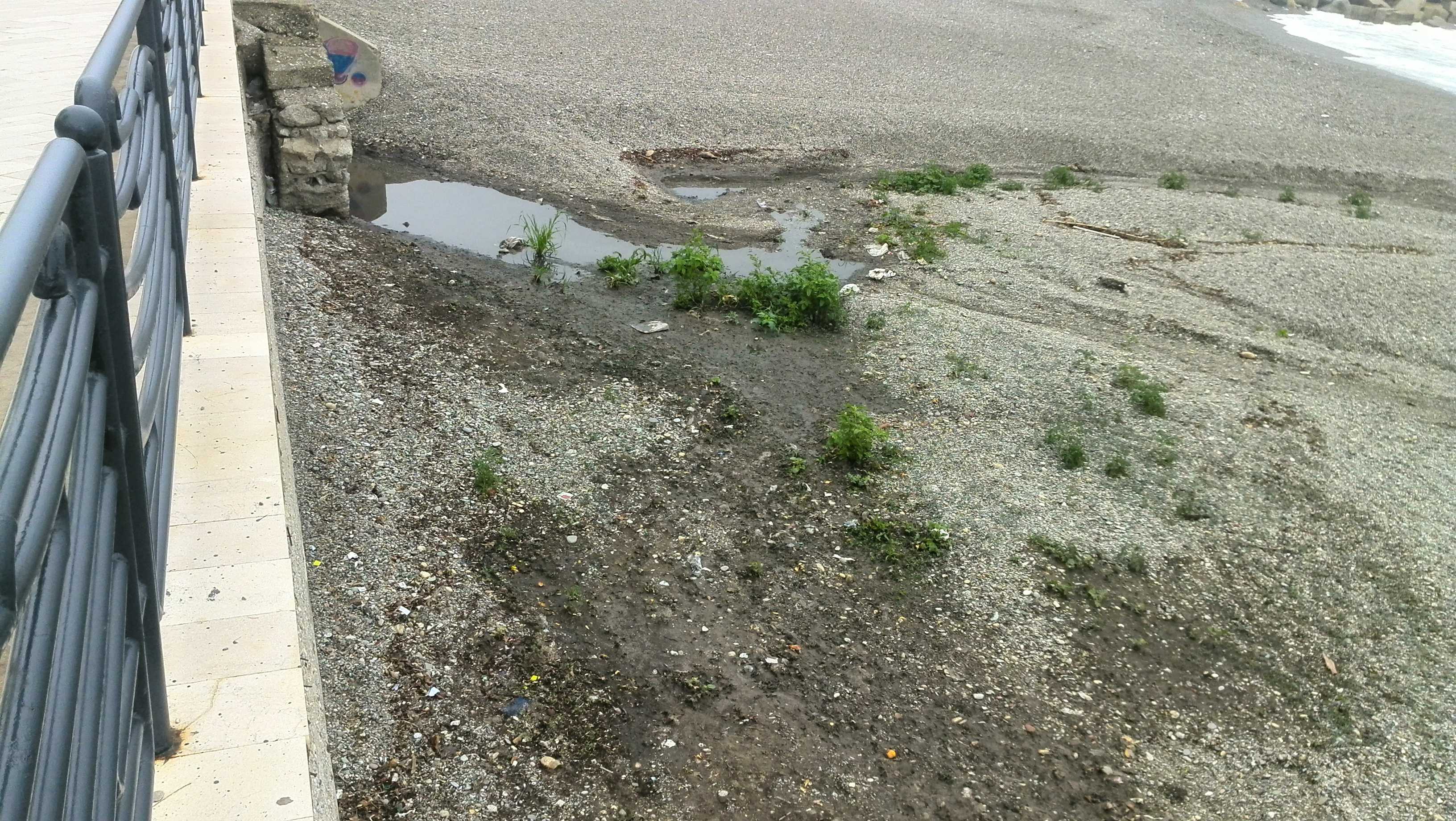 Catanzaro Lido: Fogna a cielo aperto, l'Amministrazione intervenga