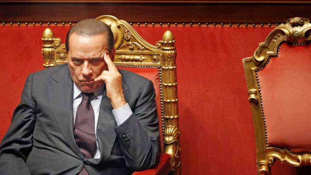 Berlusconi: «Napolitano in tempo per la grazia». Si voterà il 27 novembre. Protestano Sel e M5S