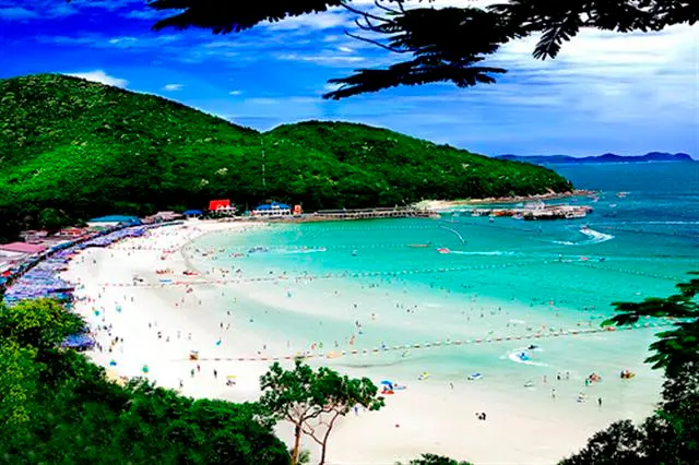 Affonda un traghetto in Thailandia, almeno sei le vittime