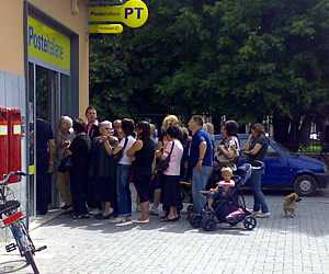 Napoli: vendevano i numeretti per fare la fila alle poste, denunciati