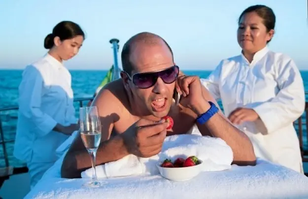 Sole... e soldi a catinelle, Checco Zalone segna il record d'incassi