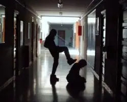 Bullismo a scuola: feriti due ragazzi delle medie