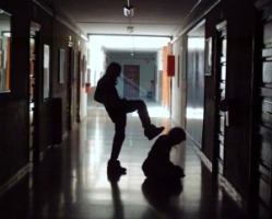 Bullismo a scuola: feriti due ragazzi delle medie