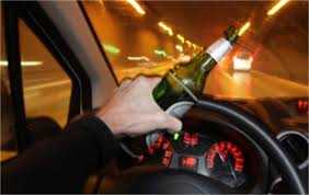 Terni: ubriaco al volante aggredisce tre vigili, denunciato