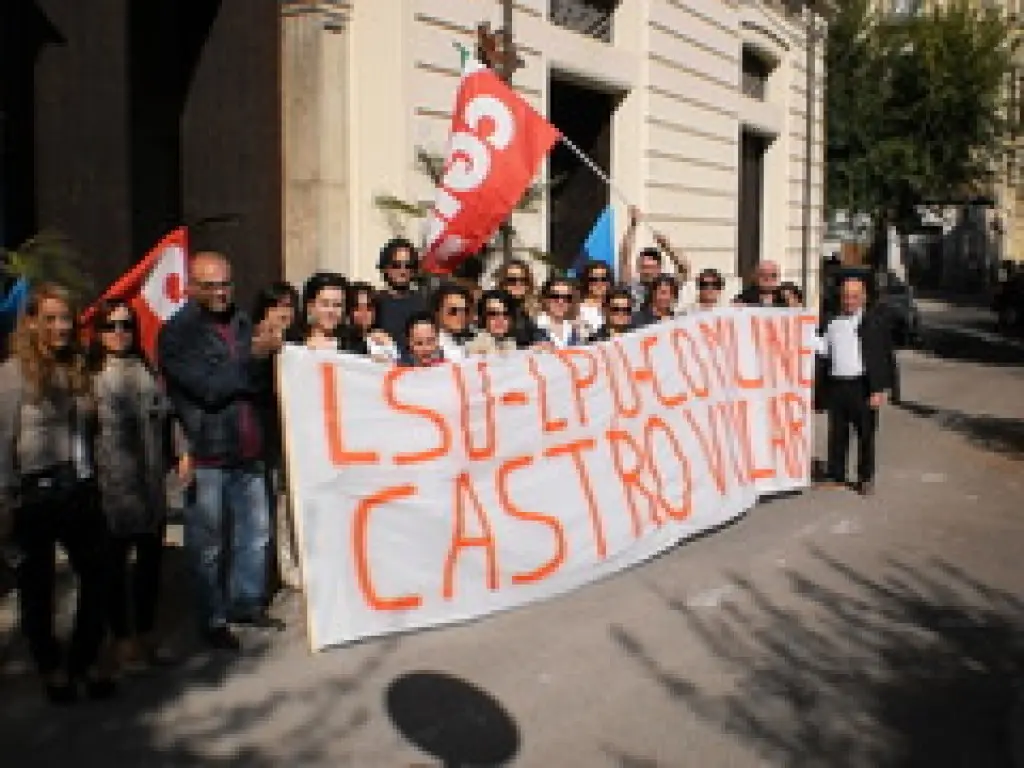 Anche in città, dinanzi al comune, un presidio di Lsu/Lpu contro il precariato