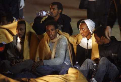 Sicilia, a Pozzallo sbarcano 243 migranti