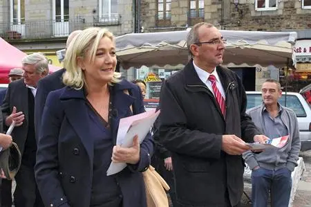 Francia: le Femen contro Marine Le Pen