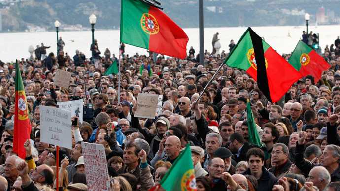 Lisbona: in migliaia contro le politiche di austerity