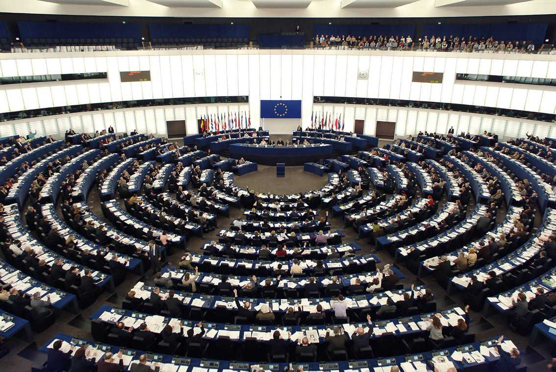 Immigrazione, il Parlamento europeo approva risoluzione. La Bossi-Fini dovrà essere modificata