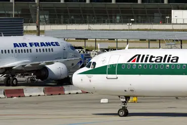 Alitalia, Lupi: «Mi auguro AF sottoscriva aumento capitale». Si lavora al piano industriale