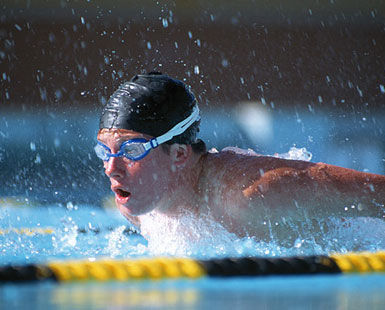 Padre troppo competitivo nello sport: costringeva figlio a prendere integratori