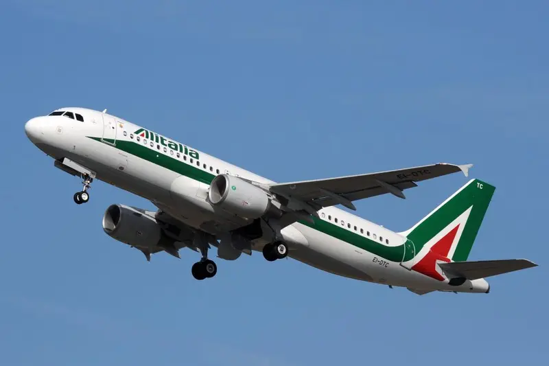 Alitalia-Poste, British Airways attacca: «Aiuto illegale, intervenga l'Ue»