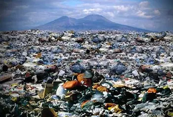 Rifiuti, ritorna l'incubo a Napoli