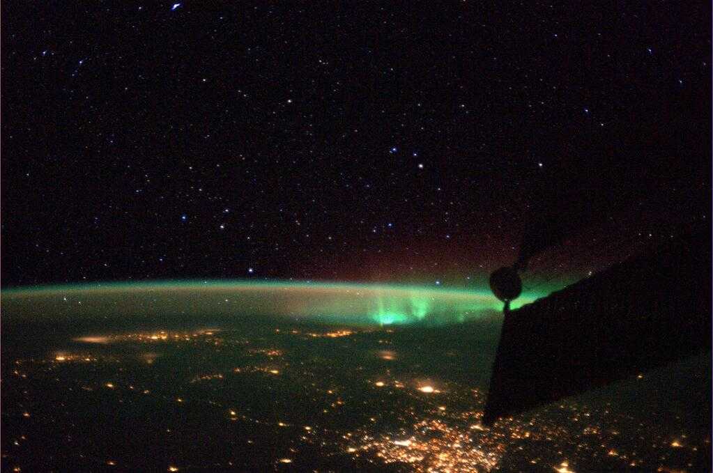 L'aurora boreale di Luca Parmitano: la foto che ha affascinato la rete