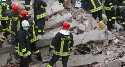 Caserta, crolla il tetto in un casolare di campagna. Estratto vivo un uomo da sotto le macerie