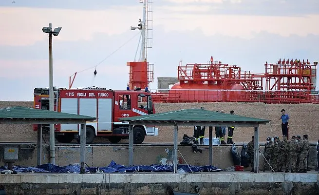 Lampedusa, recuperati altri corpi: 213 le vittime. Schultz: «l'Ue ha lasciato sola l'Italia»