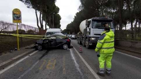 Tragedia a Roma: madre e figlio muoiono in incidente