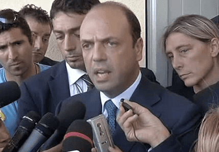 Tragedia di Lampedusa, Napolitano: «Via la Bossi-Fini». Alfano: «Martedì questione sbarchi all'Ue»