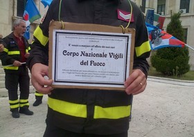 Vigili del fuoco: sit in di protesta davanti alla Prefettura