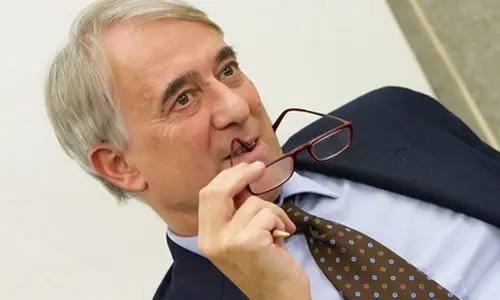 Pisapia: «La sceneggiata  di Silvio Berlusconi non è degna delle istituzioni della Repubblica»