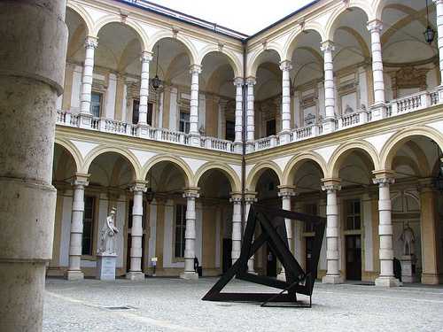 Università di Torino: incendo al Rettorato domato dai Vigili del Fuoco