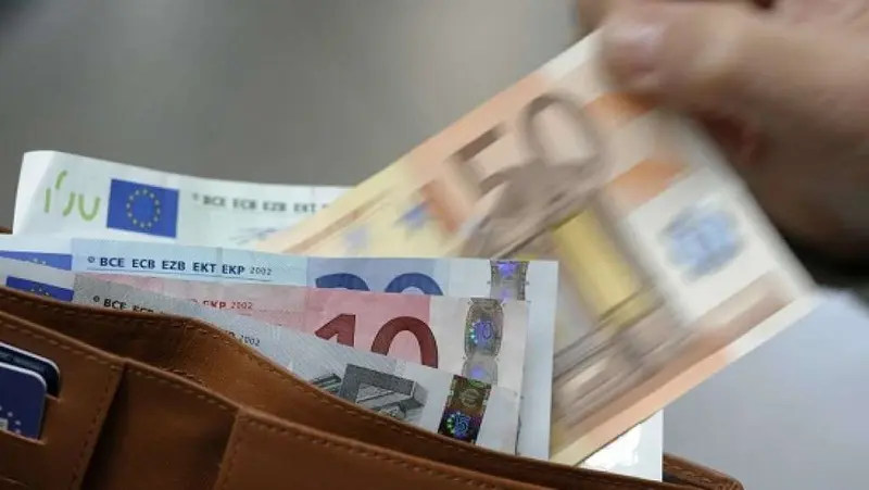 Aumento dell'Iva: fino a 349 euro in più a famiglia. Confcommerico:  Italia stremata