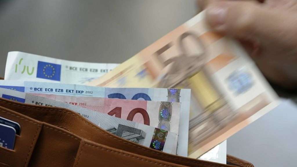 Aumento dell'Iva: fino a 349 euro in più a famiglia. Confcommerico:  Italia stremata