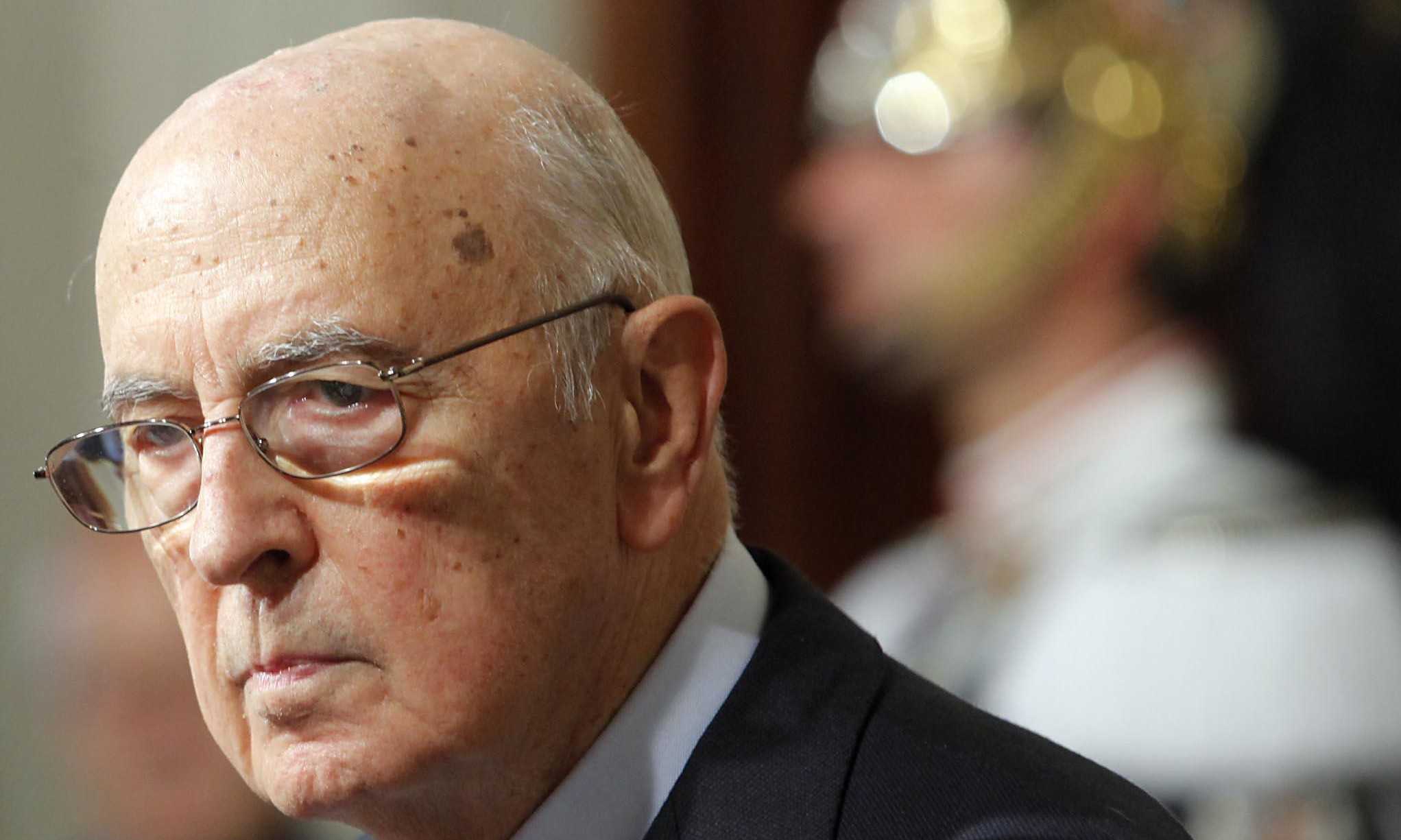 Dimissioni Pdl, Napolitano: «Perso rispetto istituzionale». Letta sale al Colle