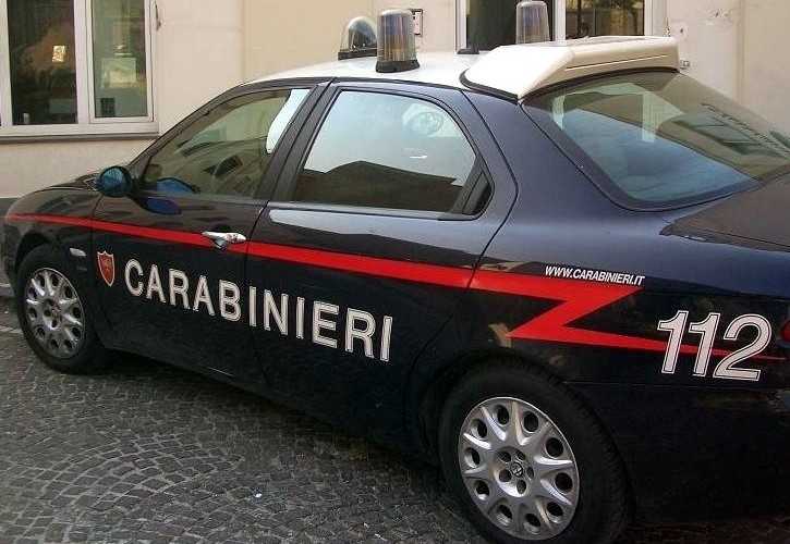 Sequestra e malmena la madre: arrestato 40enne