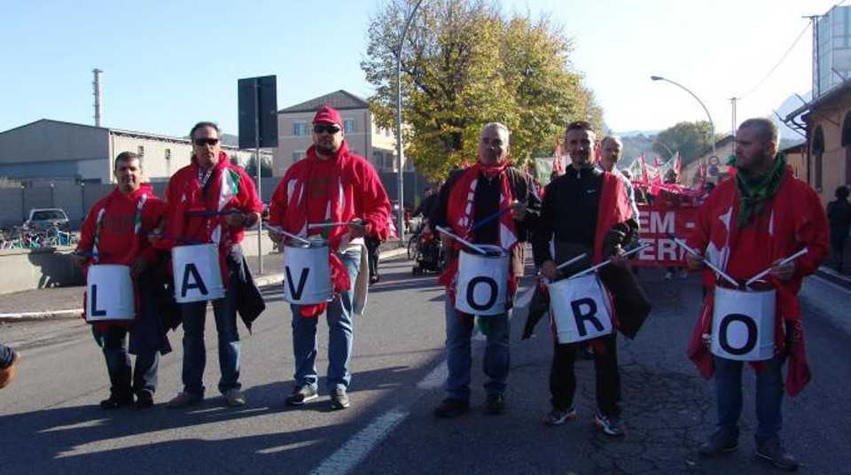La protesta degli operai Riva e la solidarietà di Ligabue