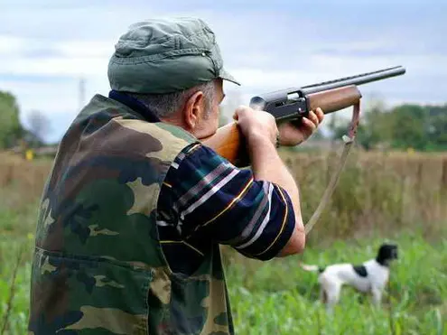 Austria: bracconiere spara su poliziotti e Croce Rossa, poi si barrica nella sua fattoria
