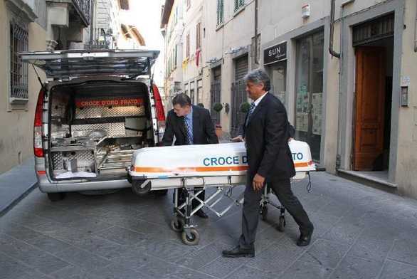 Prato: 86enne soffoca la moglie malata d'Alzheimer
