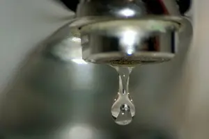Pescara, l'Aca minaccia e stacca l'acqua a 50 persone