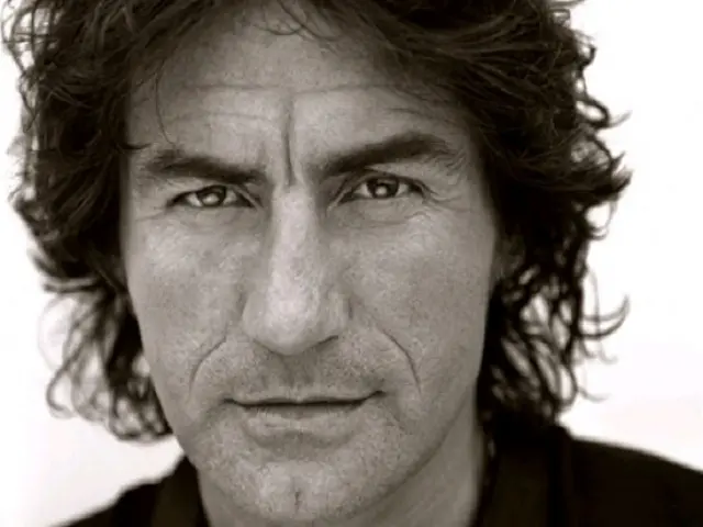 Ligabue dice "si" in gran segreto