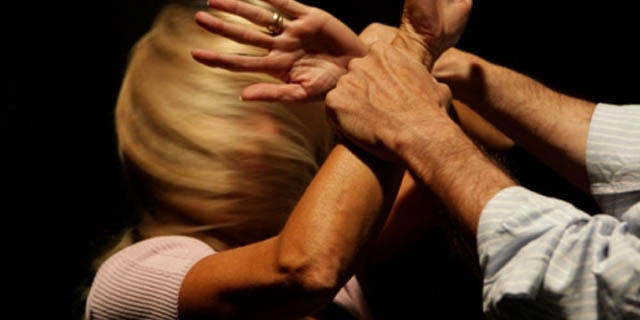 Picchiava la compagna: arrestato uomo nel napoletano