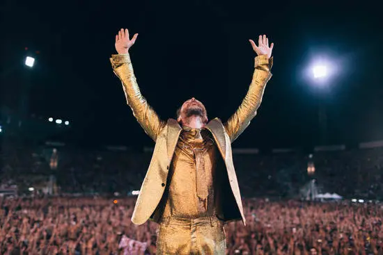 In questa notte fantastica - Lorenzo Live negli Stadi questa sera su Raiuno