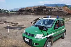 Rende, sequestrata discarica di rifiuti speciali