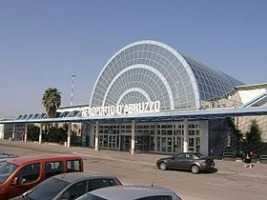 Pescara, l'aeroporto internazionale perde i voli postali e rischia sei ore di chiusura