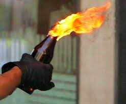Attimi di paura a Selargius: molotov contro abitazione, indagano i carabinieri