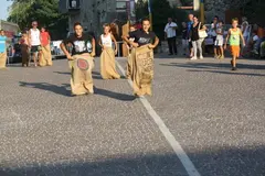 Grande divertimento a San Floro con "Una volta si giocava così"