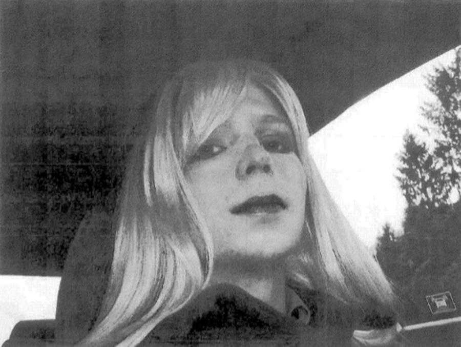 Wikileaks, Manning chiede la grazia a Obama e poi annuncia: «Chiamatemi Chelsea, mi sento una donna»