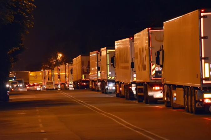 Messina e l'emergenza Tir, Accorinti redige un piano che ne limiti il passaggio